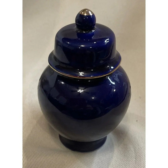 Japanese Porcelain Cobalt Blue Floral Design Lidded Ginger Spice Jar Vintage 4” - Picture 4 of 10